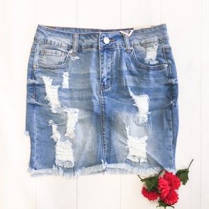 ⭐️DISTRESSED DENIM MINI SKIRT⭐️
